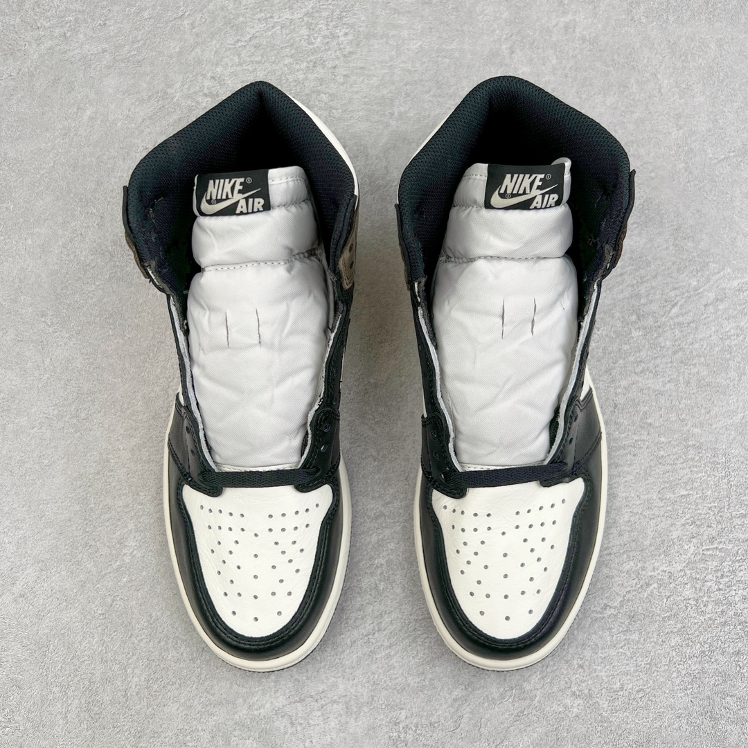 图片[2]-零售💰430 ＃PK4.0 Air Jordan AJ1 Retro High 高帮黑摩卡小倒钩 555088-105 原盒原配 原厂拉帮工艺 针距密度一致 全新升级网板中底 原楦原纸板开发 后跟弧度收口自然不对折 极致一眼正品既视感 原厂皮料 进口玻璃冲刀皮料裁剪零毛边 承诺百分百一致原鞋 全鞋电脑针车工艺 鞋面清洁度最高QC检验标准 控制溢胶 飞翼3D高频深度立体 鞋盒、防尘纸  均采购来自原厂 SIZE：36 36.5 37.5 38 38.5 39 40 40.5 41 42 42.5 43 44 44.5 45 46 47.5 编码：by4936030-运动鞋