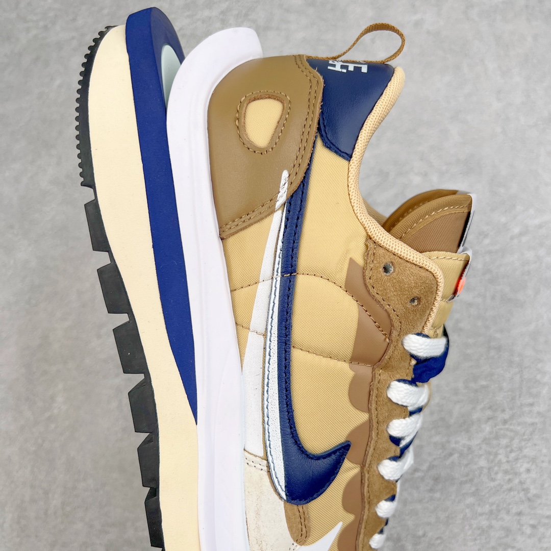 图片[6]-＃LJ渠道版 Sacai x NK VaporWaffle 联名款华夫3.0潮流休闲增高运动鞋 卡其配色 DD1875-200 毫无疑问圈内最强 高端零售首选 真正的匠心工艺 复刻圈巅峰产物 独家原厂航空铝磨具打造 五层分离组合底 全套原楦原纸版原鞋开模校对 全网最具灵魂的版型 原厂特供皮料卡色质感均保持原鞋一致 原装油墨Logo手工描漆 原装大底米色部分外尖内方 大底开口上翘弧度 后跟开口弧度高度原鞋一致 全鞋电脑针车 原厂鞋舌织唛标 原盒原配 中文合格证质保卡 尺码：36 36.5 37.5 38 38.5 39 40 40.5 41 42 42.5 43 44 44.5 45 46-选品中心