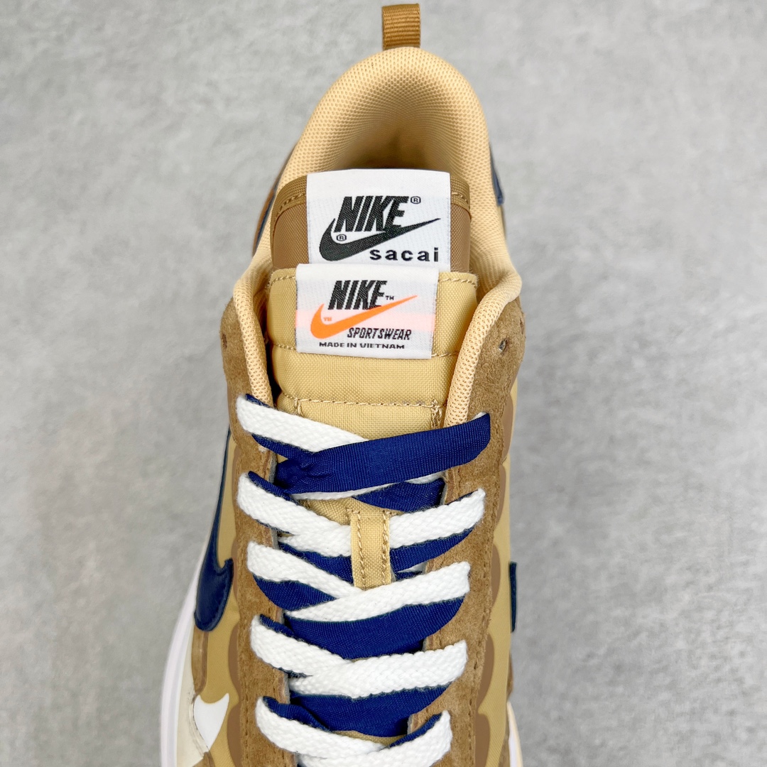 图片[5]-＃LJ渠道版 Sacai x NK VaporWaffle 联名款华夫3.0潮流休闲增高运动鞋 卡其配色 DD1875-200 毫无疑问圈内最强 高端零售首选 真正的匠心工艺 复刻圈巅峰产物 独家原厂航空铝磨具打造 五层分离组合底 全套原楦原纸版原鞋开模校对 全网最具灵魂的版型 原厂特供皮料卡色质感均保持原鞋一致 原装油墨Logo手工描漆 原装大底米色部分外尖内方 大底开口上翘弧度 后跟开口弧度高度原鞋一致 全鞋电脑针车 原厂鞋舌织唛标 原盒原配 中文合格证质保卡 尺码：36 36.5 37.5 38 38.5 39 40 40.5 41 42 42.5 43 44 44.5 45 46-选品中心