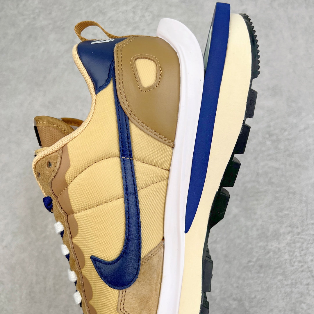 图片[7]-＃LJ渠道版 Sacai x NK VaporWaffle 联名款华夫3.0潮流休闲增高运动鞋 卡其配色 DD1875-200 毫无疑问圈内最强 高端零售首选 真正的匠心工艺 复刻圈巅峰产物 独家原厂航空铝磨具打造 五层分离组合底 全套原楦原纸版原鞋开模校对 全网最具灵魂的版型 原厂特供皮料卡色质感均保持原鞋一致 原装油墨Logo手工描漆 原装大底米色部分外尖内方 大底开口上翘弧度 后跟开口弧度高度原鞋一致 全鞋电脑针车 原厂鞋舌织唛标 原盒原配 中文合格证质保卡 尺码：36 36.5 37.5 38 38.5 39 40 40.5 41 42 42.5 43 44 44.5 45 46-选品中心