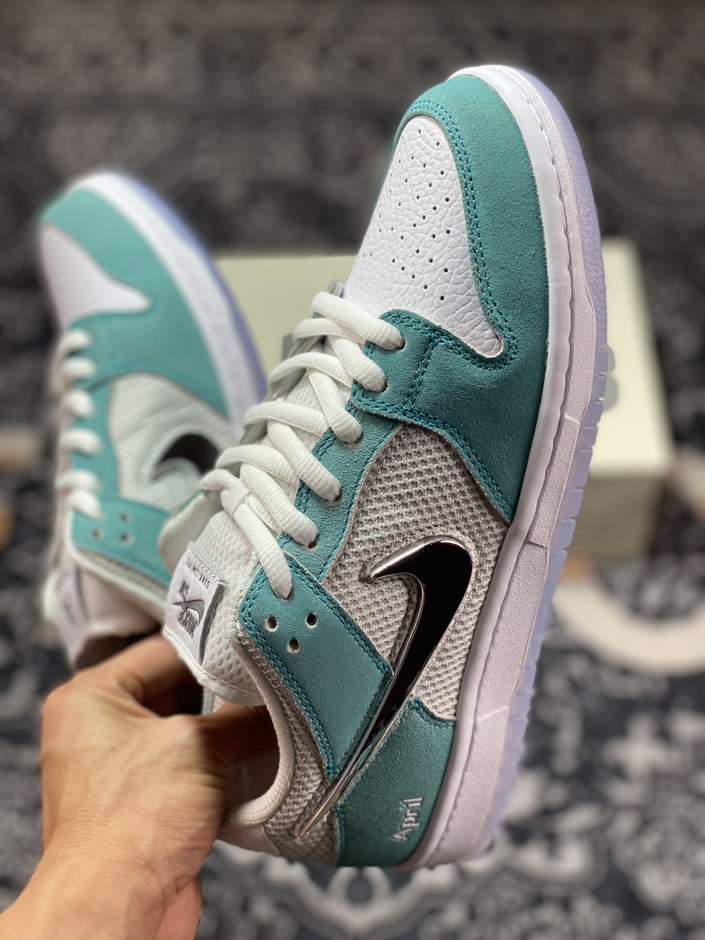 April Skateboards x NK SB Dunk Low Little Tiffany Green FD2562-400