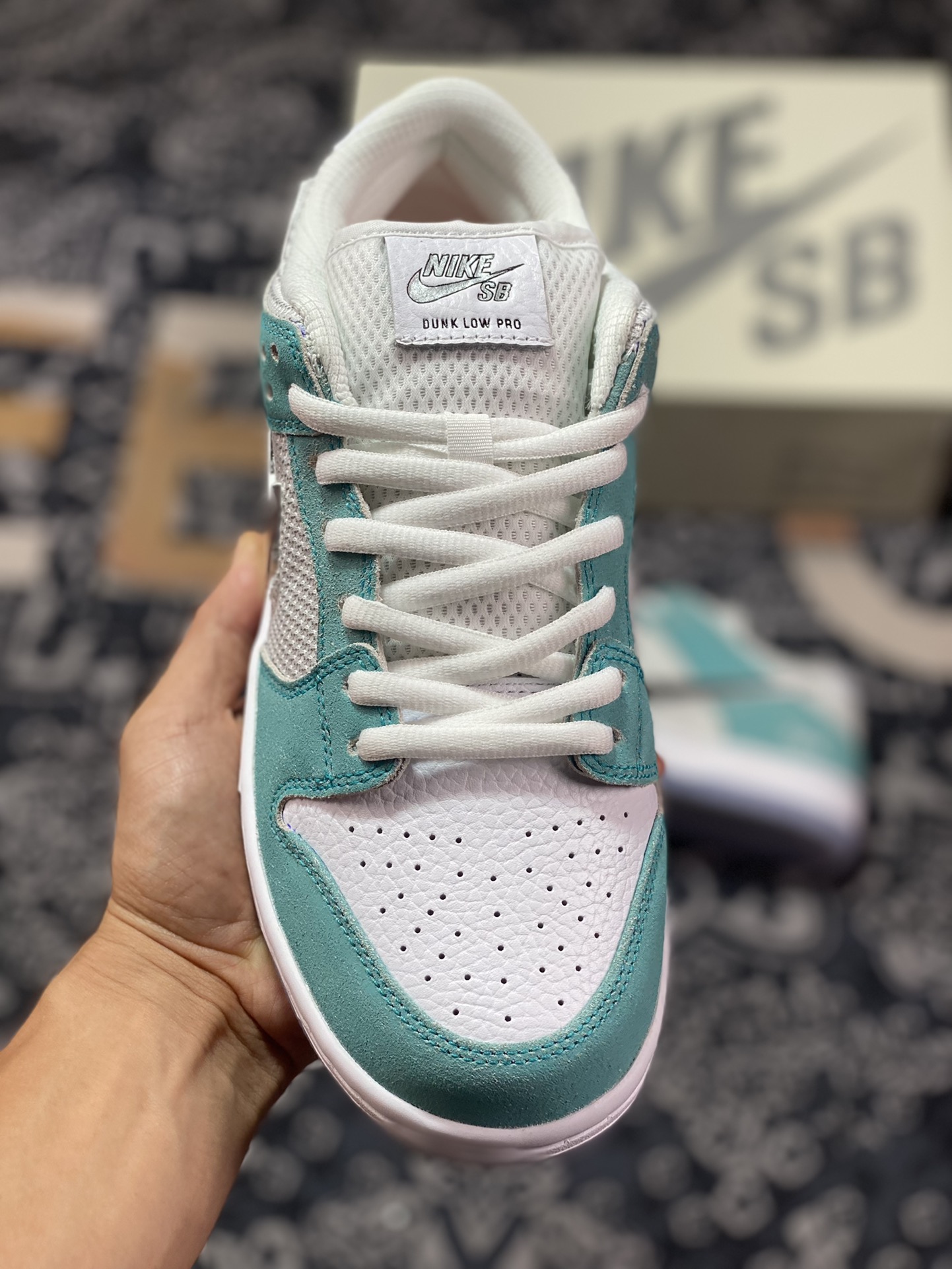 April Skateboards x NK SB Dunk Low Little Tiffany Green FD2562-400