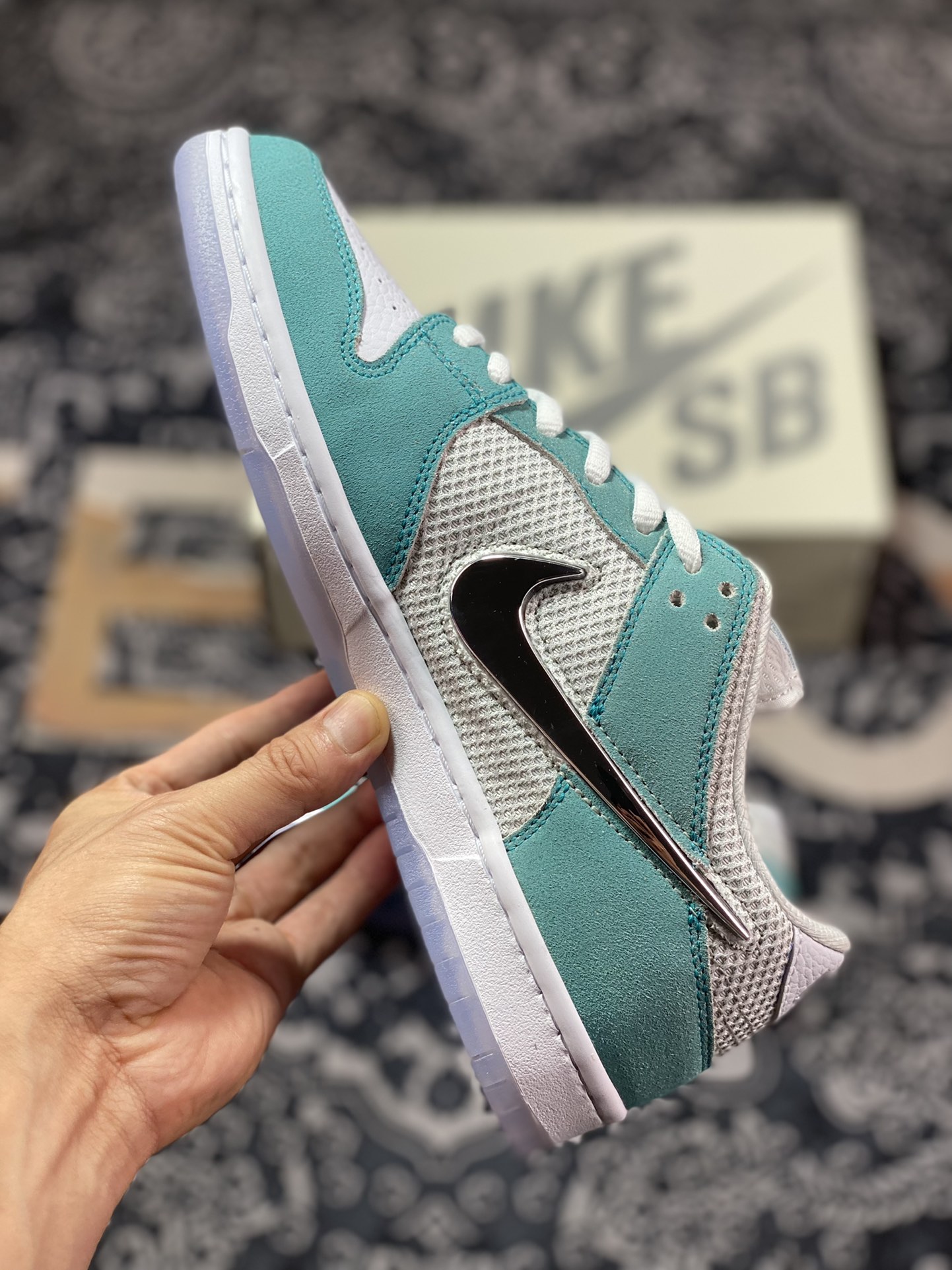 April Skateboards x NK SB Dunk Low Little Tiffany Green FD2562-400