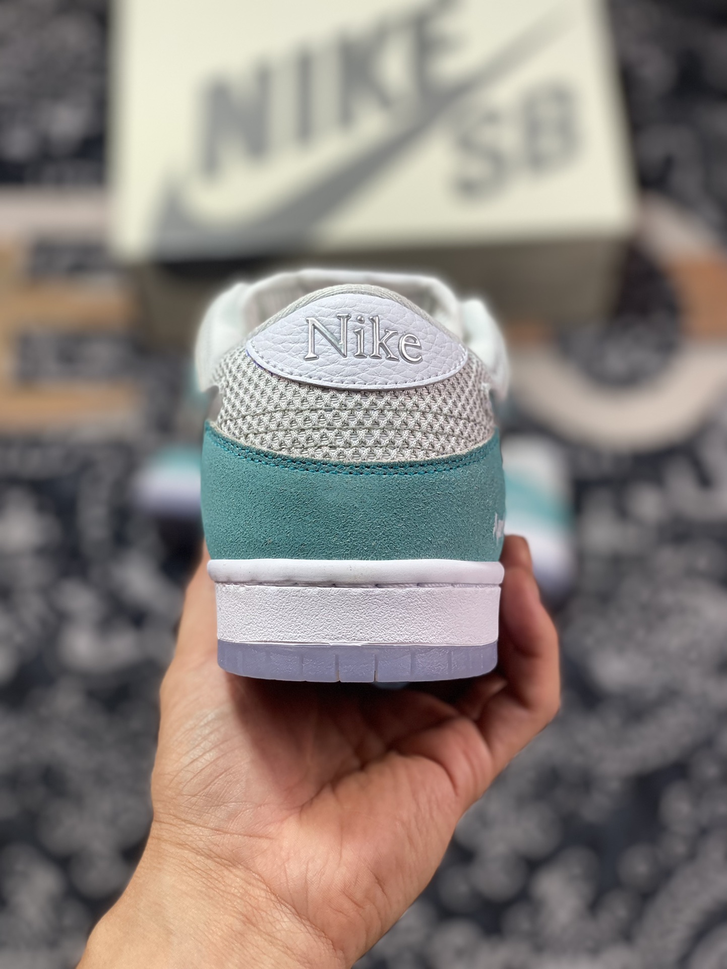 April Skateboards x NK SB Dunk Low Little Tiffany Green FD2562-400