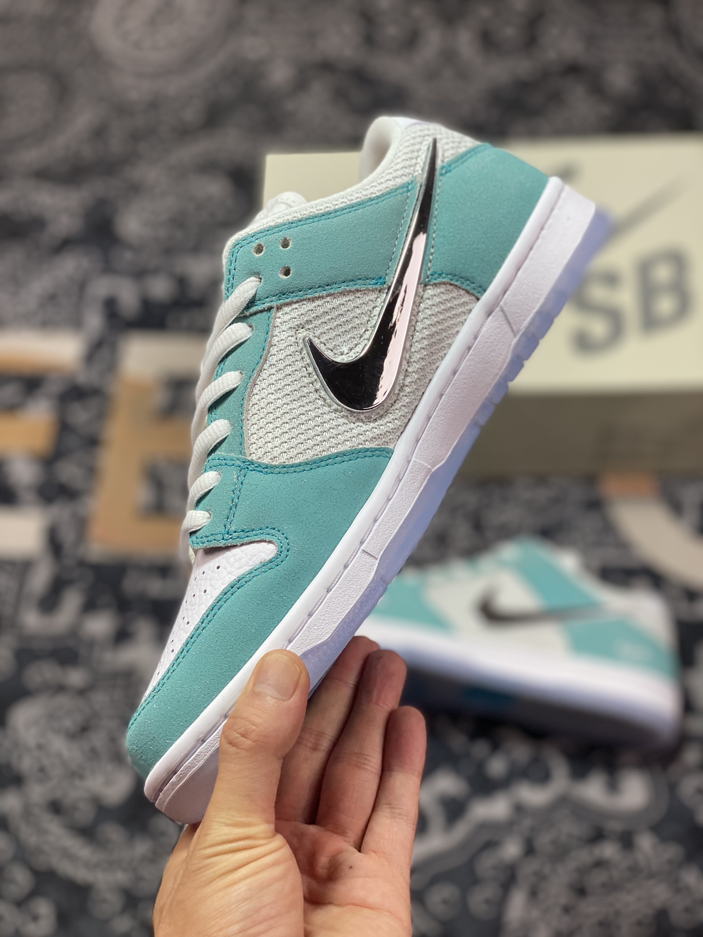 April Skateboards x NK SB Dunk Low Little Tiffany Green FD2562-400