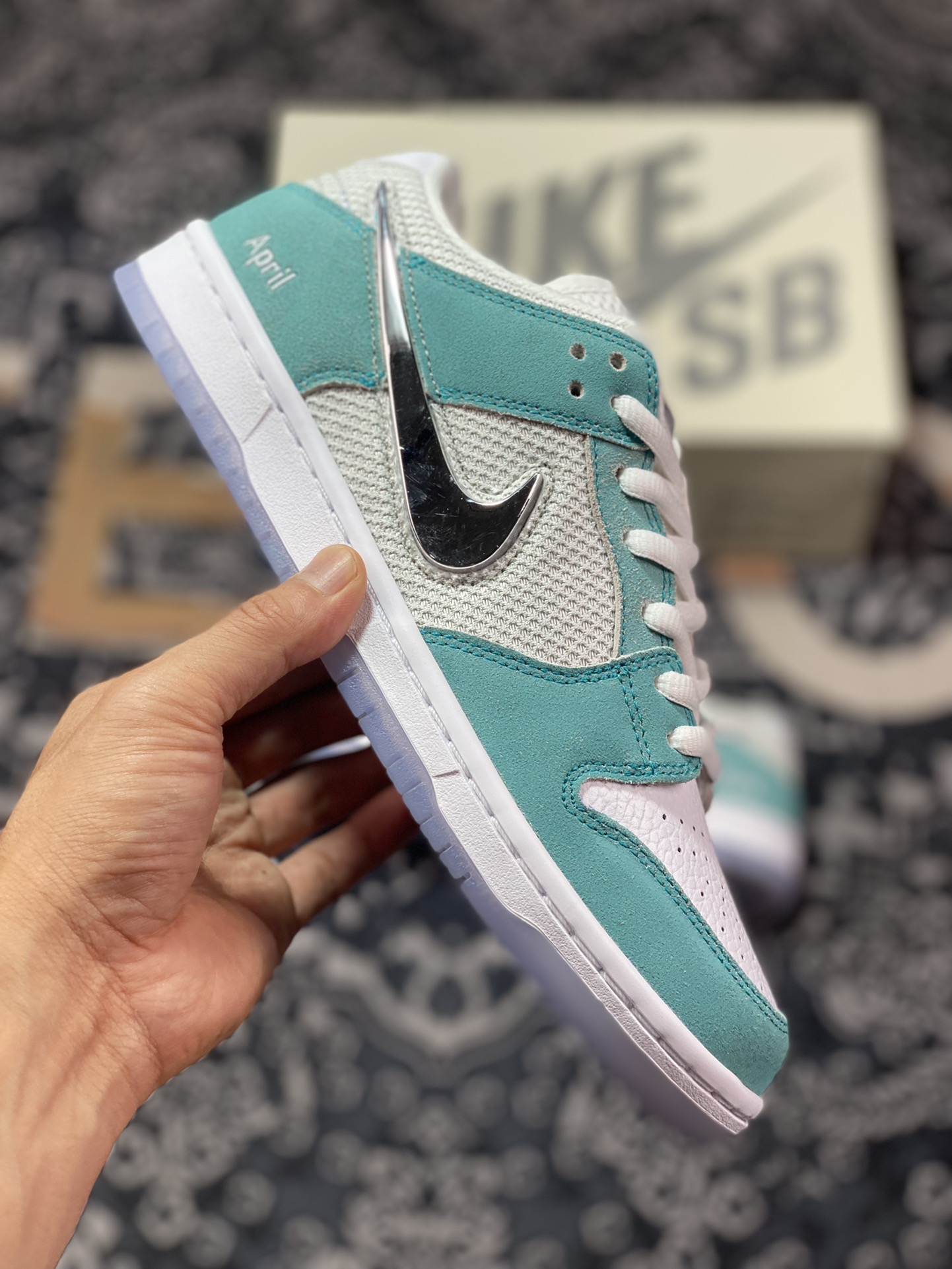 April Skateboards x NK SB Dunk Low Little Tiffany Green FD2562-400