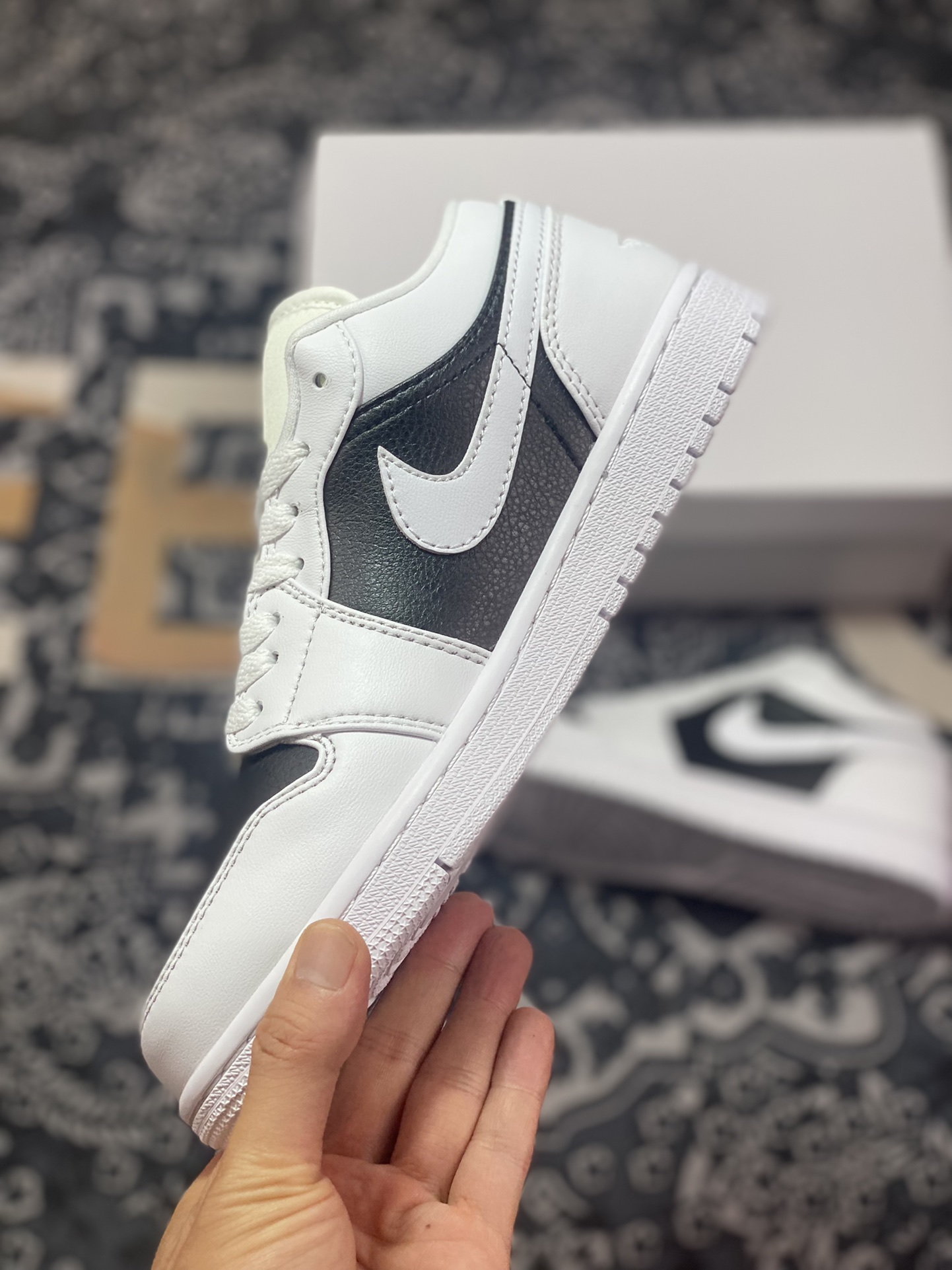 Air Jordan 1 Low Black and White DC0774-100