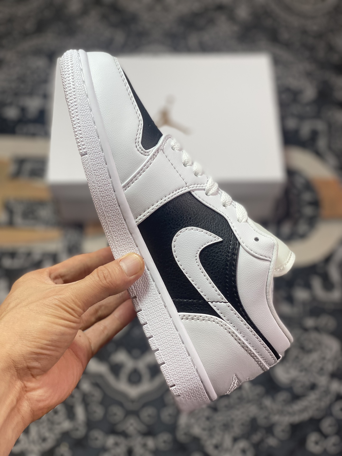 Air Jordan 1 Low Black and White DC0774-100