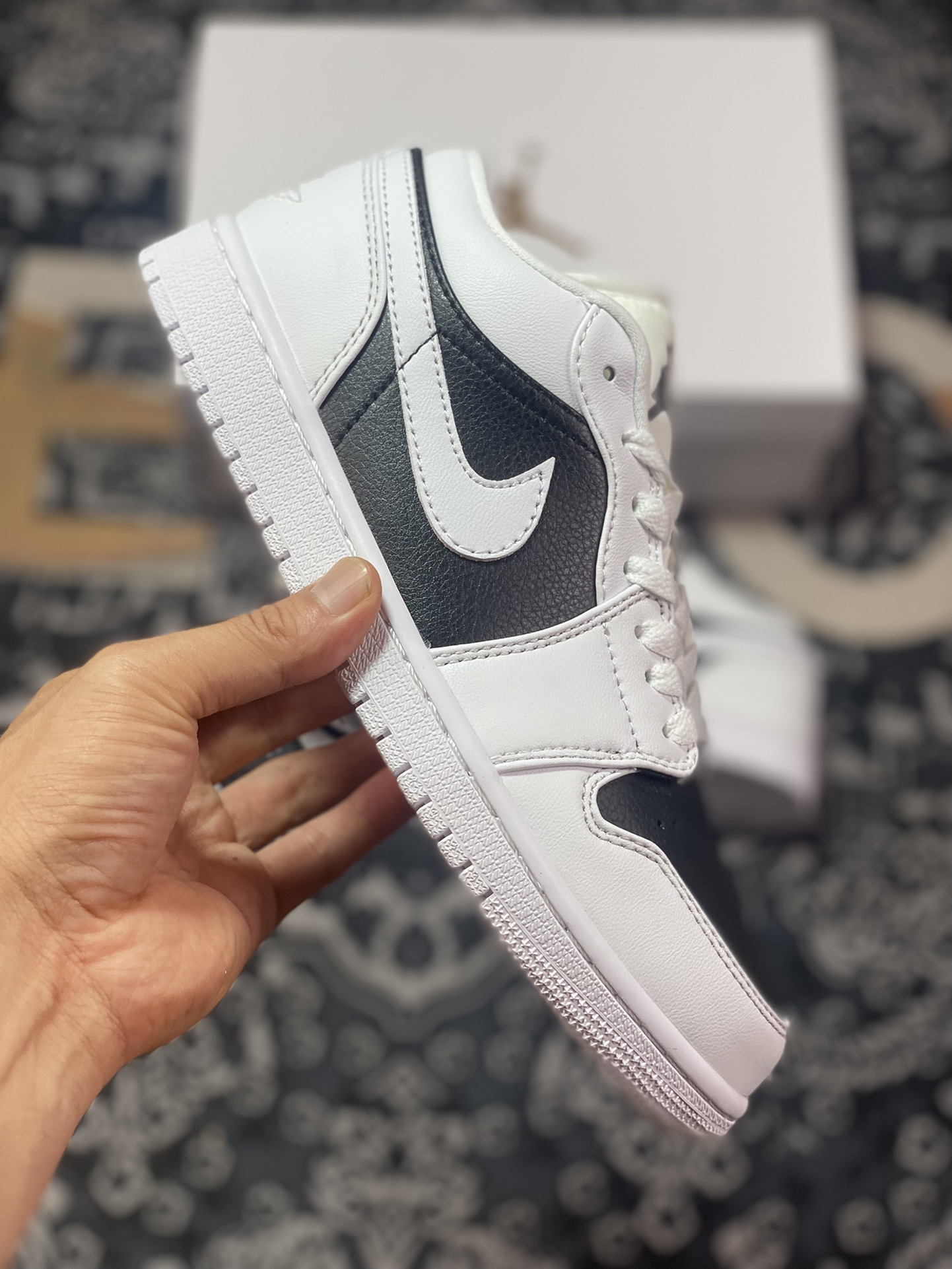 Air Jordan 1 Low Black and White DC0774-100