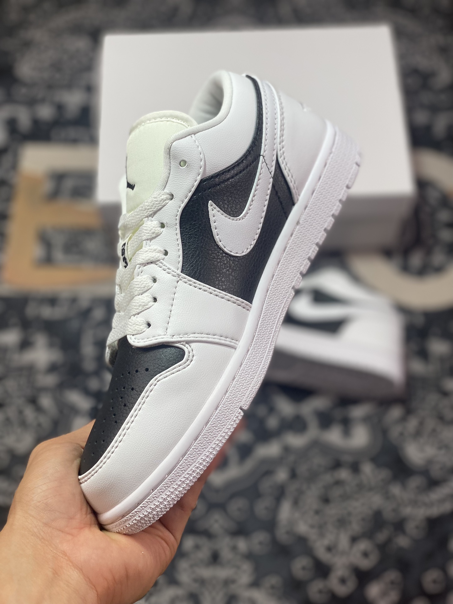 Air Jordan 1 Low Black and White DC0774-100