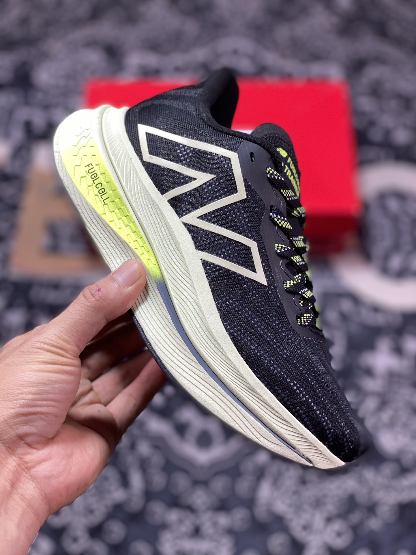 220 新百伦New Balance FuelCell SuperComp Trainer V2 康普训练运动慢跑鞋 WRCXBK