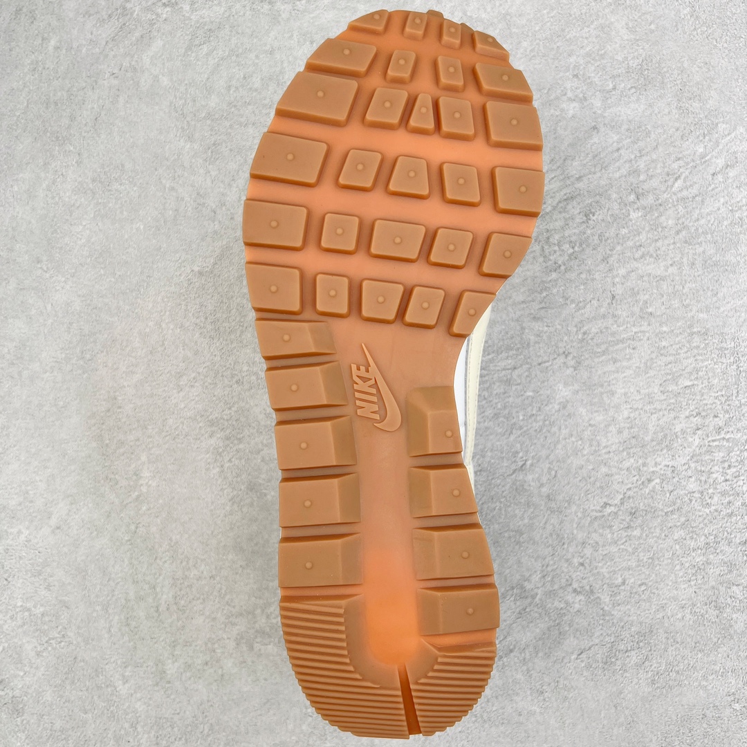 Sacai x NK VaporWaffle 3.0 DD1875-100