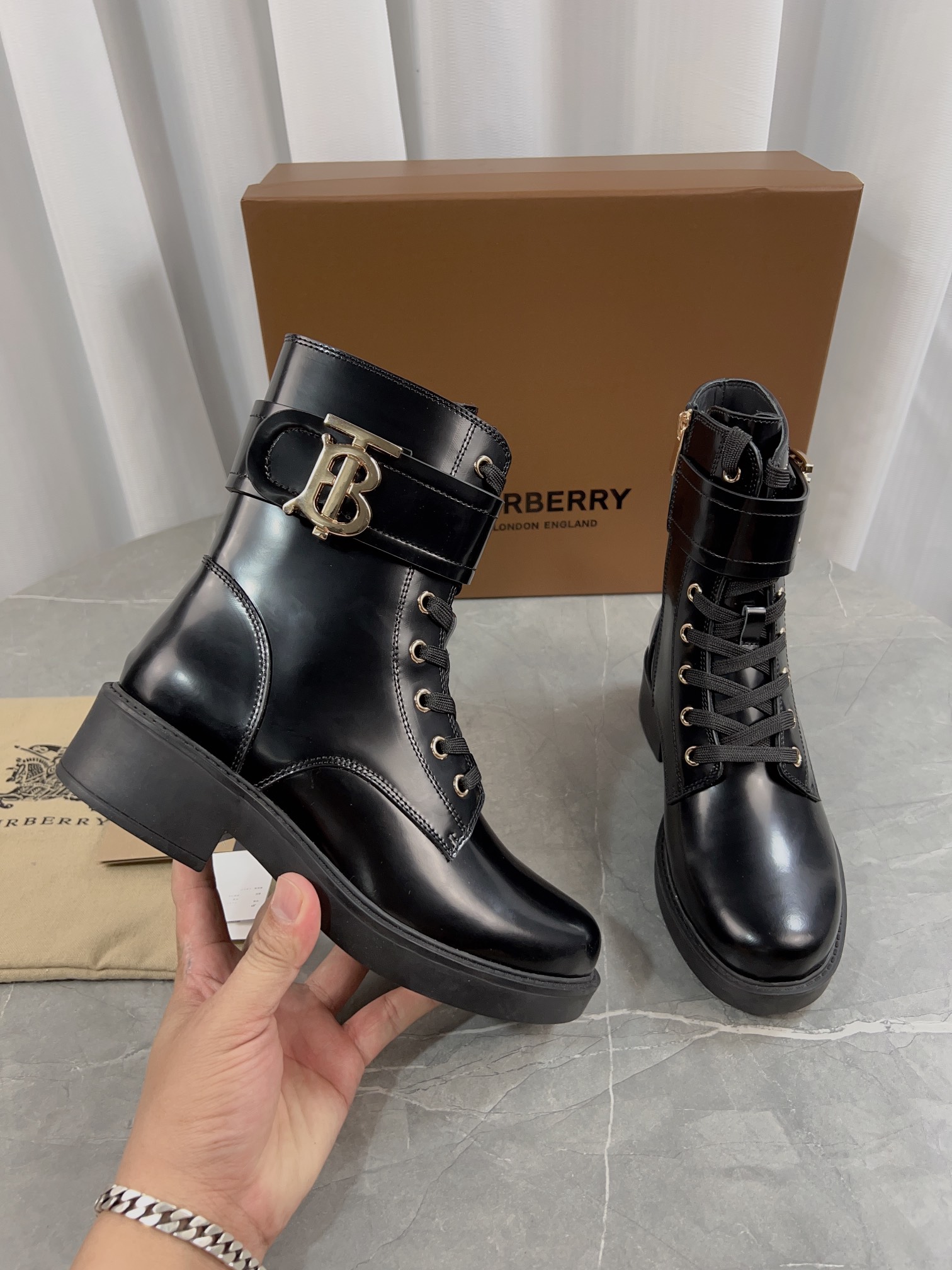 Burberry Barbara 2023-SS Short Boots: Stylish and Versatile for Three Seasons! - 图片 4
