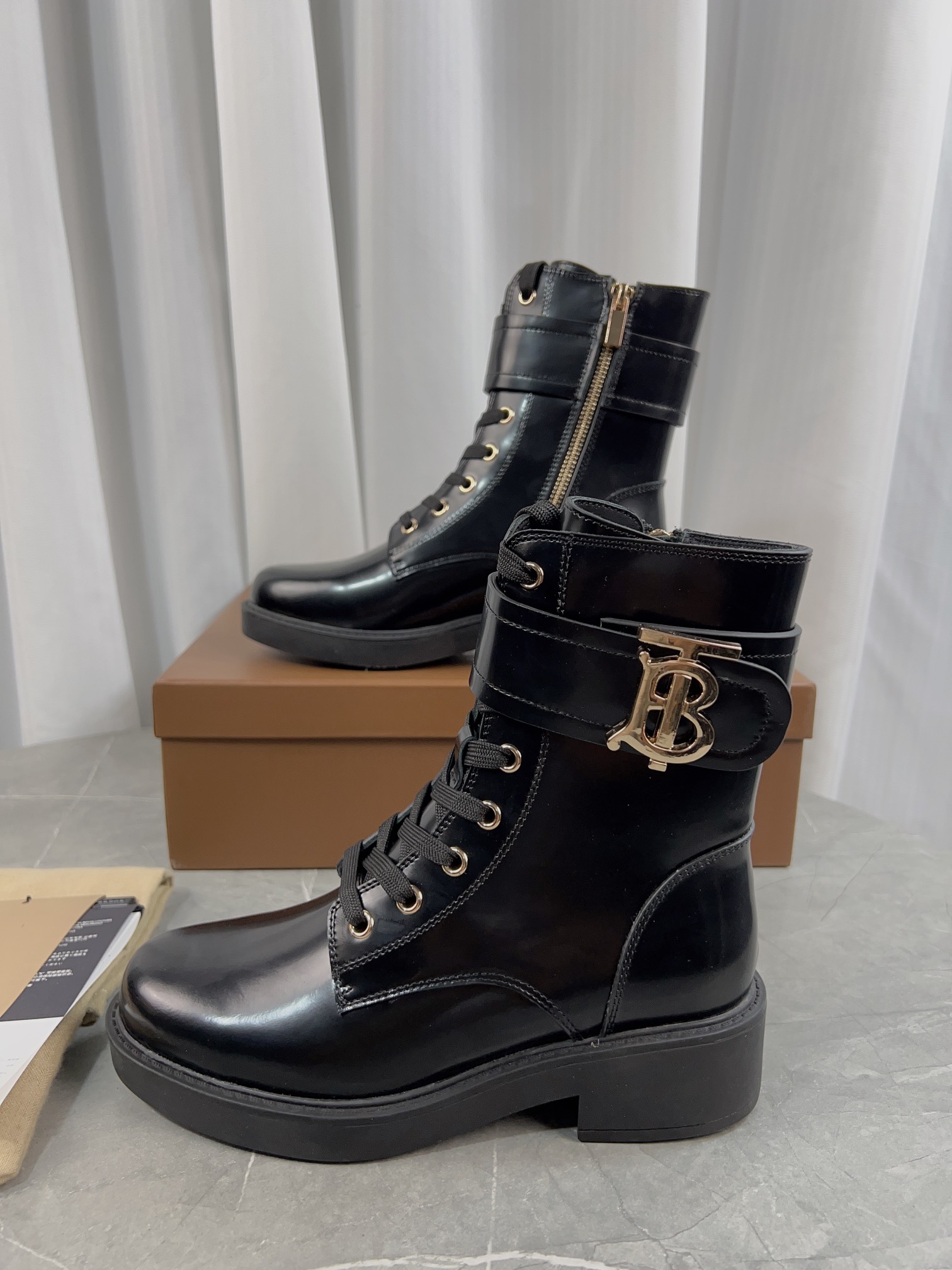 Burberry Barbara 2023-SS Short Boots: Stylish and Versatile for Three Seasons! - 图片 1