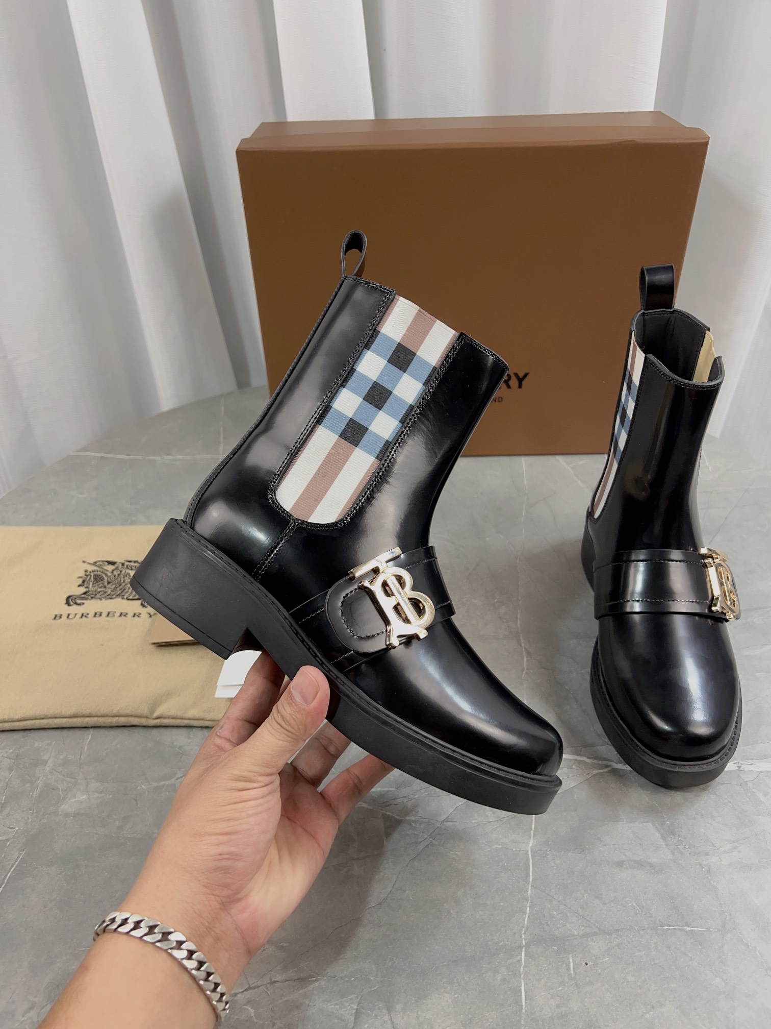 Burberry Barbara 2023 Short Chelsea Boots: Practical, Stylish, and Versatile! - 图片 5