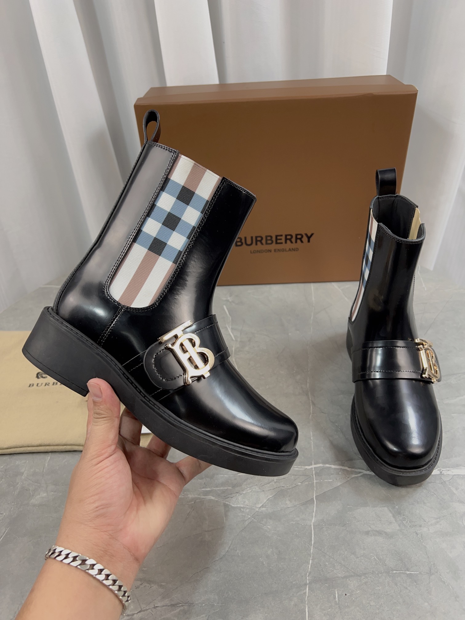 Burberry Barbara 2023 Short Chelsea Boots: Practical, Stylish, and Versatile! - 图片 4
