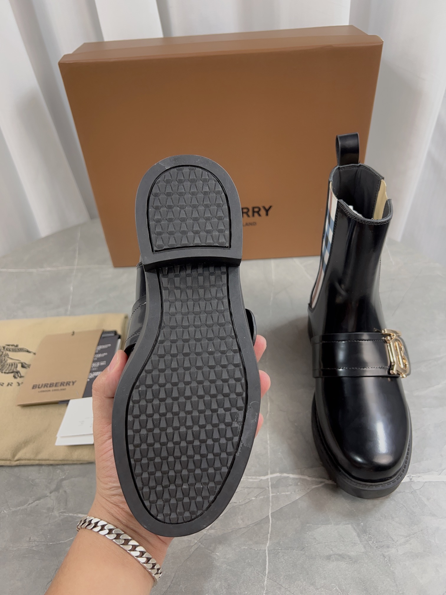 Burberry Barbara 2023 Short Chelsea Boots: Practical, Stylish, and Versatile! - 图片 6