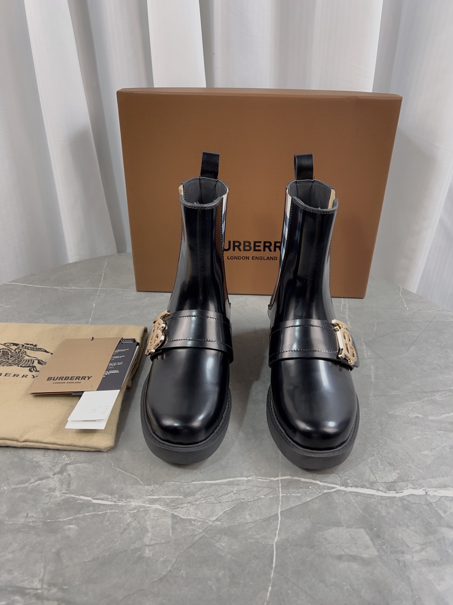 Burberry Barbara 2023 Short Chelsea Boots: Practical, Stylish, and Versatile! - 图片 2