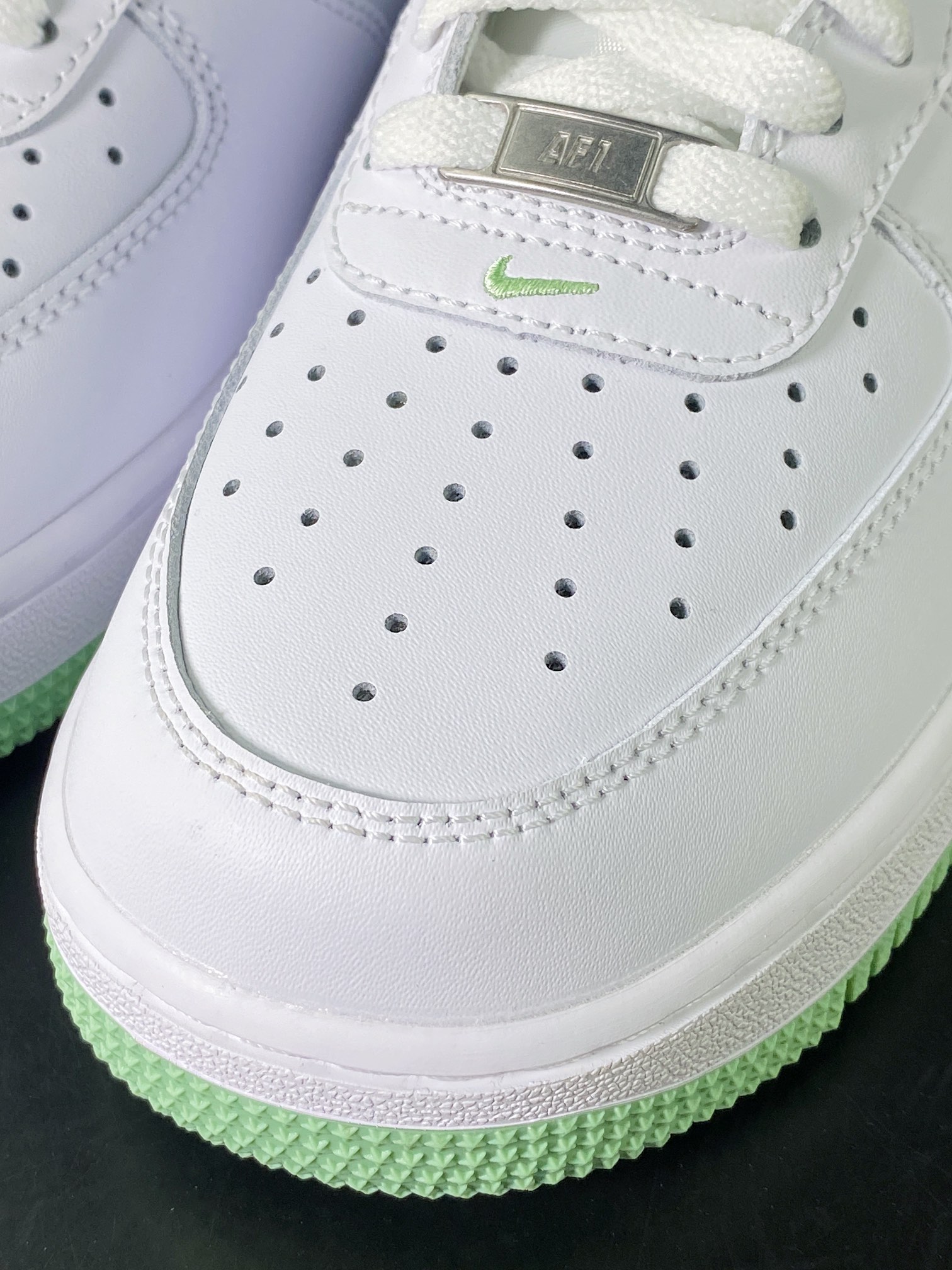 Air Force 1 '07 Low QS”White/Mint” Air Force 1 classic low-top sneakers ”leather white mint green stacked hook” DV0788-105