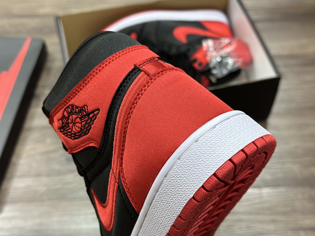 Air Jordan 1 Retro High OG ”Satin Bred” black and red silk basketball shoes FD4810-061