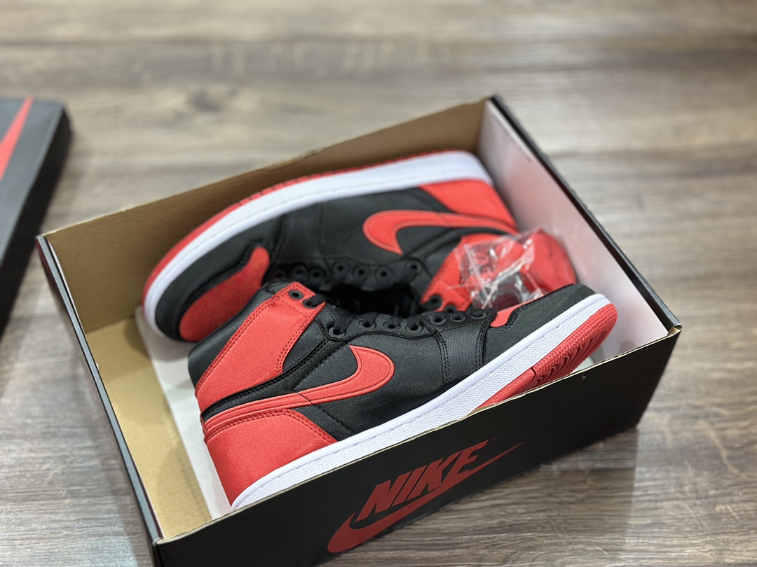 Air Jordan 1 Retro High OG ”Satin Bred” black and red silk basketball shoes FD4810-061