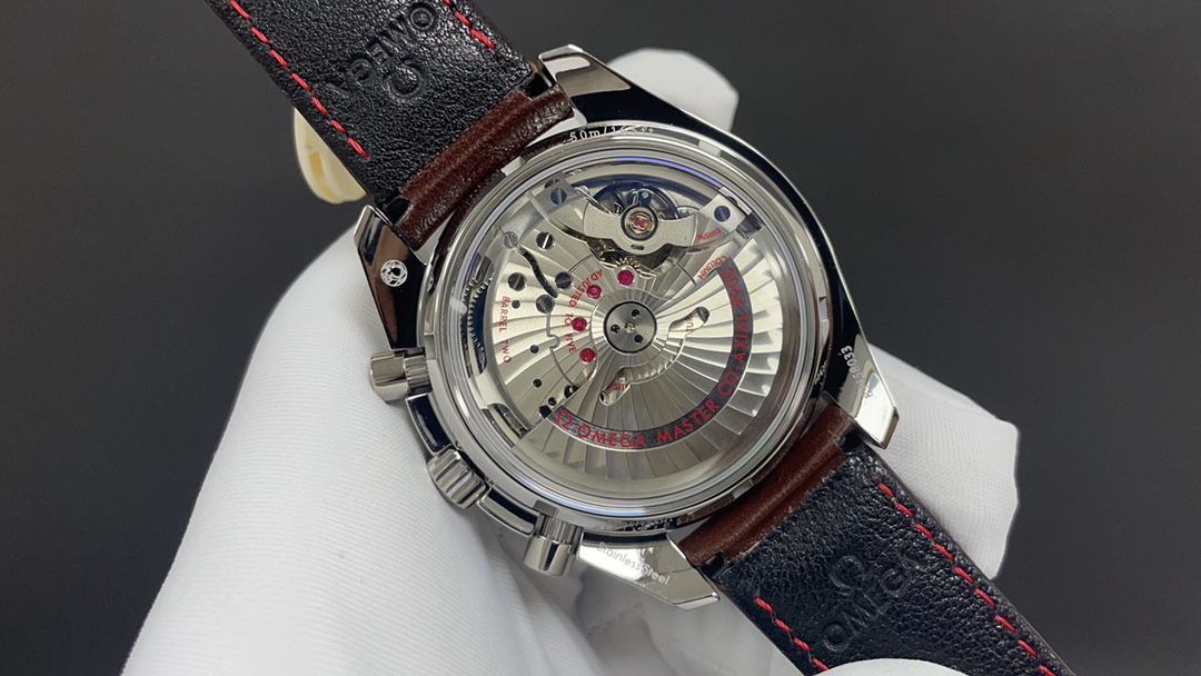 Omega 欧米茄 超霸 至臻天文台计时表 44mm 9900机