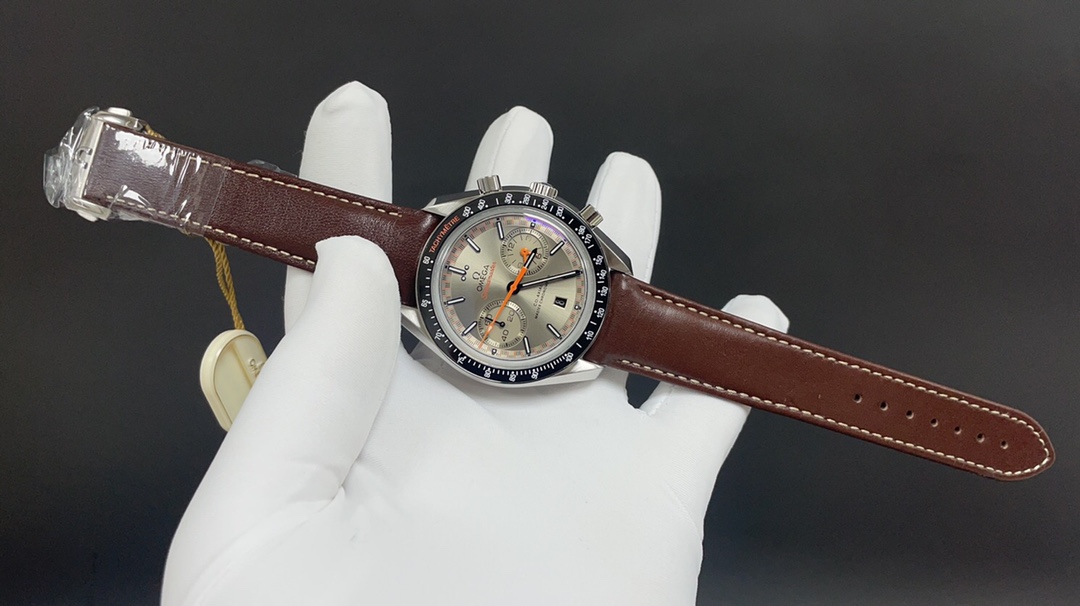 Omega 欧米茄 超霸 至臻天文台计时表 44mm 9900机