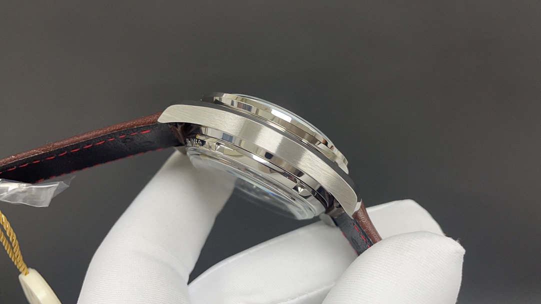 Omega 欧米茄 超霸 至臻天文台计时表 44mm 9900机