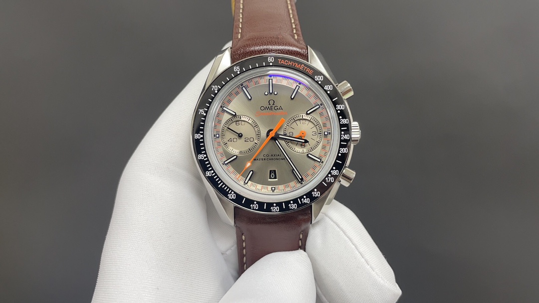 Omega 欧米茄 超霸 至臻天文台计时表 44mm 9900机