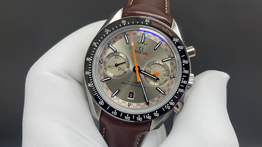 Omega 欧米茄 超霸 至臻天文台计时表 44mm 9900机
