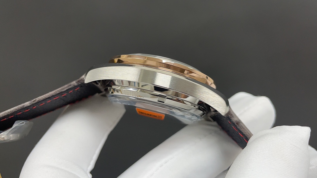 Omega 欧米茄 超霸 至臻天文台计时表 44mm 9900机