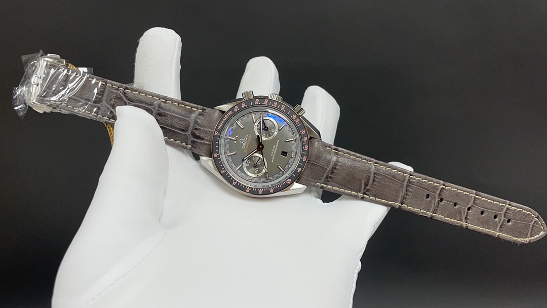 Omega 欧米茄 超霸 至臻天文台计时表 44mm 9900机