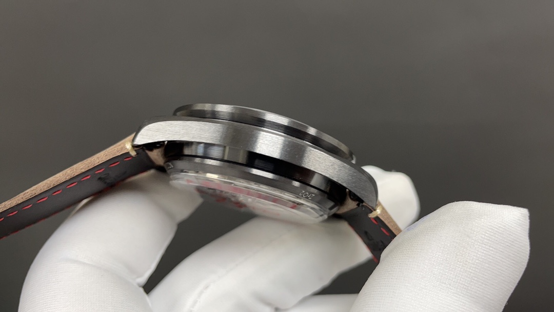 Omega 欧米茄 超霸 月之暗面 陶瓷壳 44mm 9300机