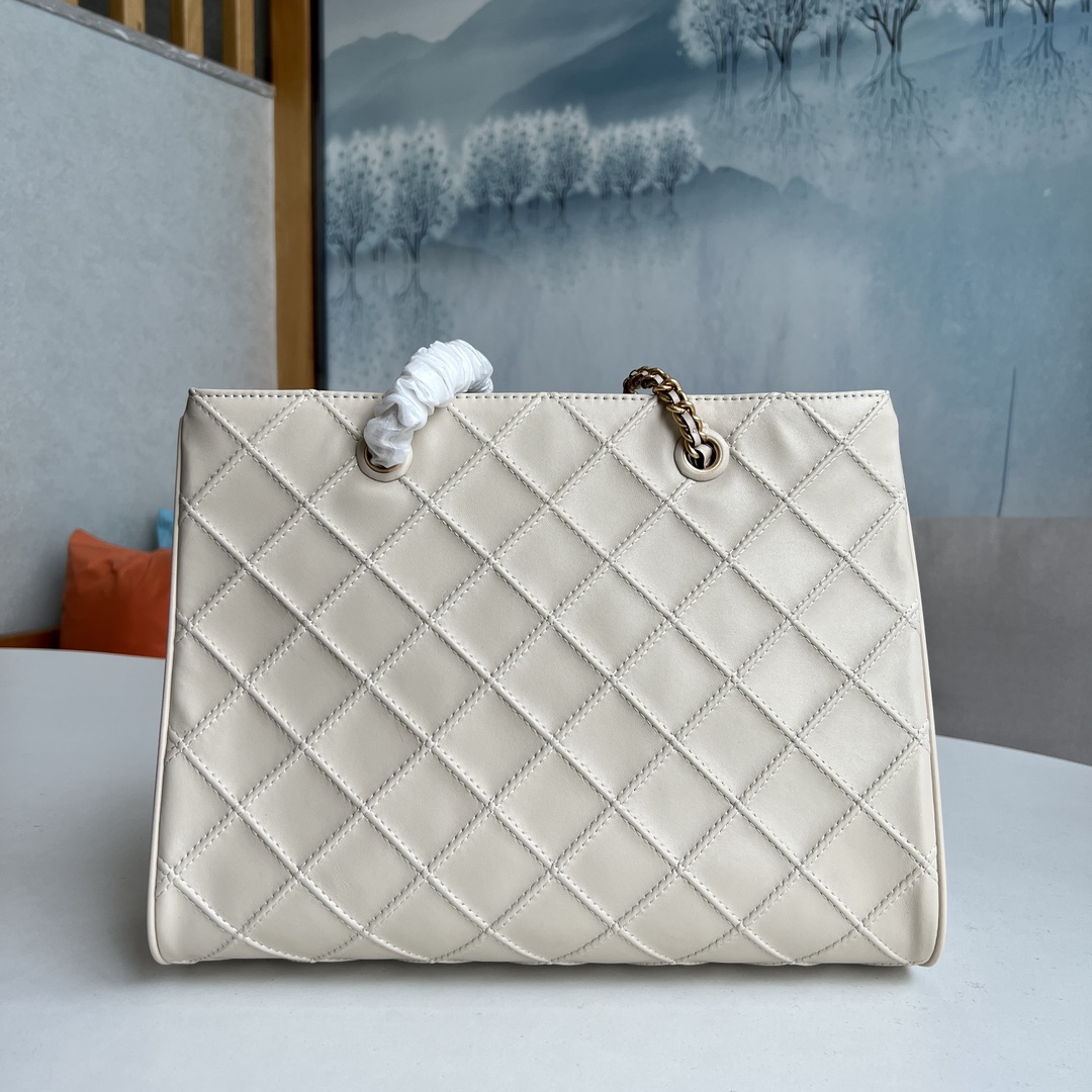 Tory Burch ToryBurch新款Fleming系列羊皮托特包 整体杏色的配色看上去非常温暖
