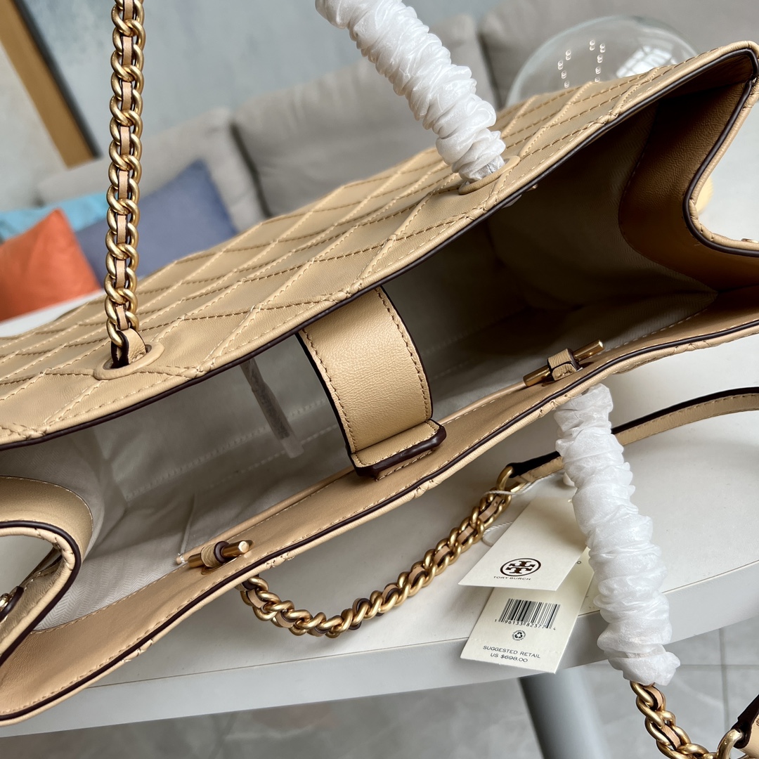 Tory Burch ToryBurch新款Fleming系列羊皮托特包 整体杏色的配色看上去非常温暖