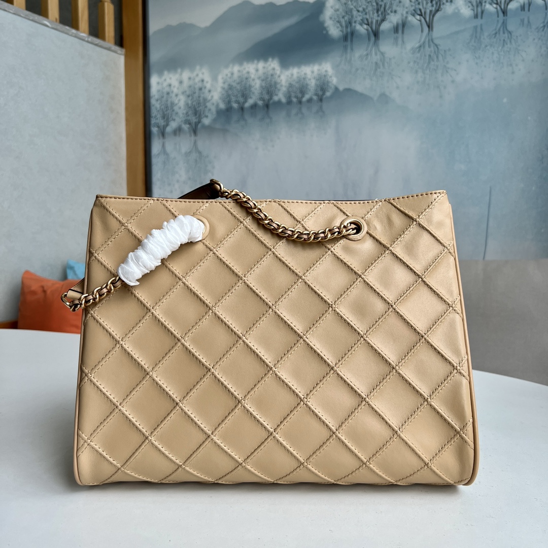 Tory Burch ToryBurch新款Fleming系列羊皮托特包 整体杏色的配色看上去非常温暖