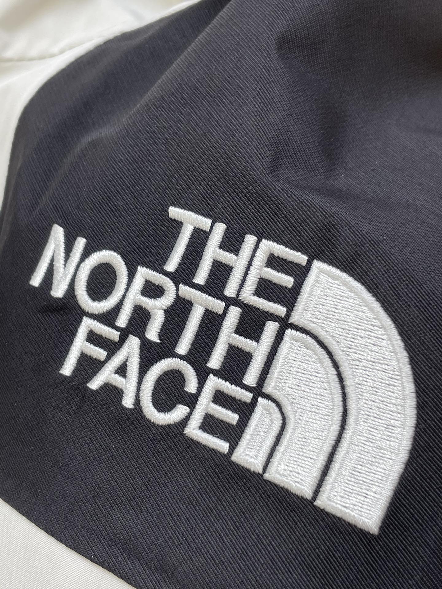 The North Face 1990 Series Gore-Tex Jacket: Windproof, Waterproof, High-Quality Outdoor Gear - 图片 6