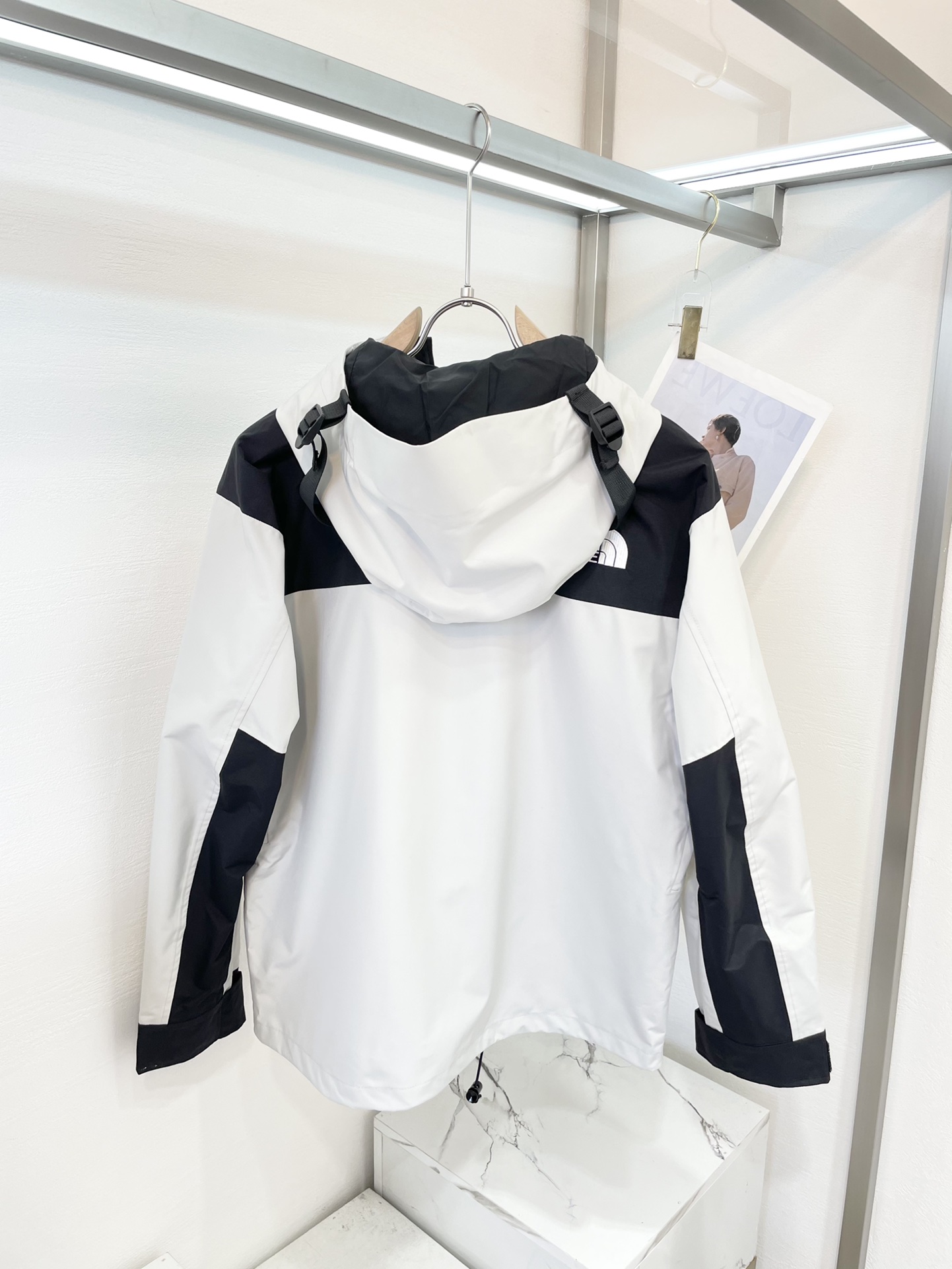 The North Face 1990 Series Gore-Tex Jacket: Windproof, Waterproof, High-Quality Outdoor Gear - 图片 4