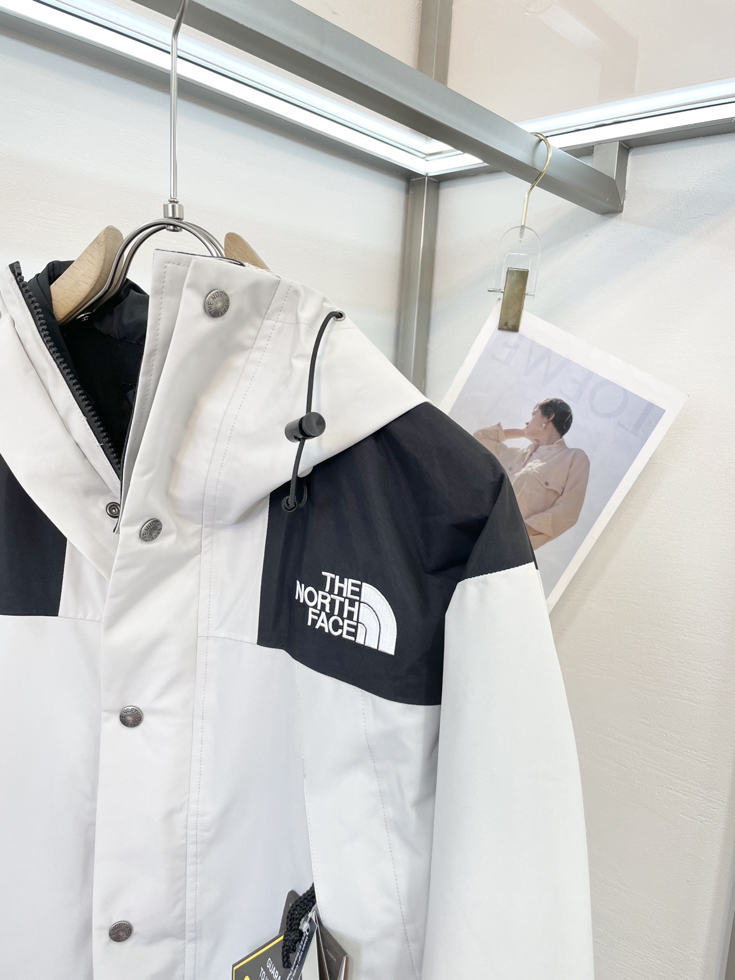 The North Face 1990 Series Gore-Tex Jacket: Windproof, Waterproof, High-Quality Outdoor Gear - 图片 3