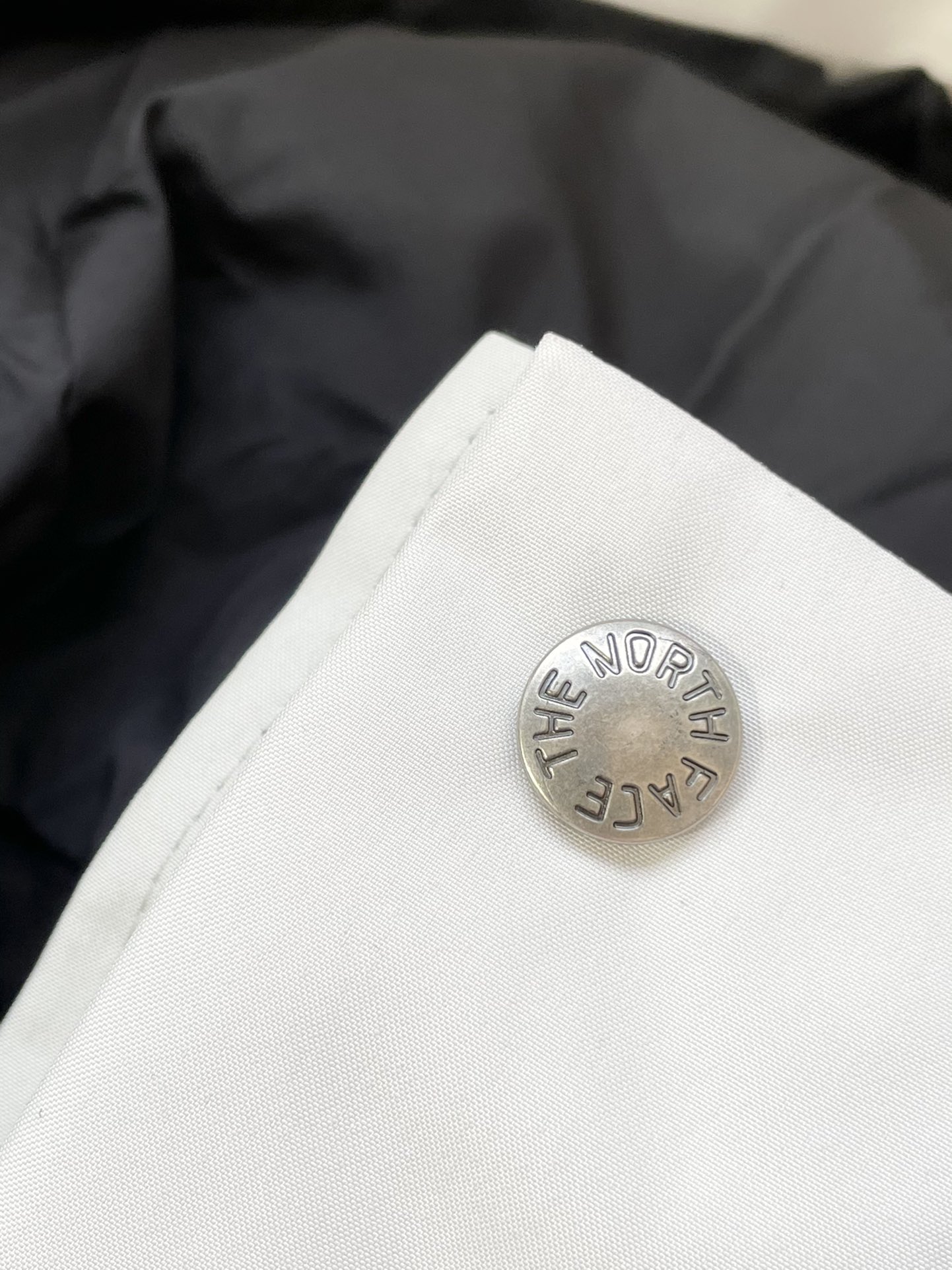 The North Face 1990 Series Gore-Tex Jacket: Windproof, Waterproof, High-Quality Outdoor Gear - 图片 5