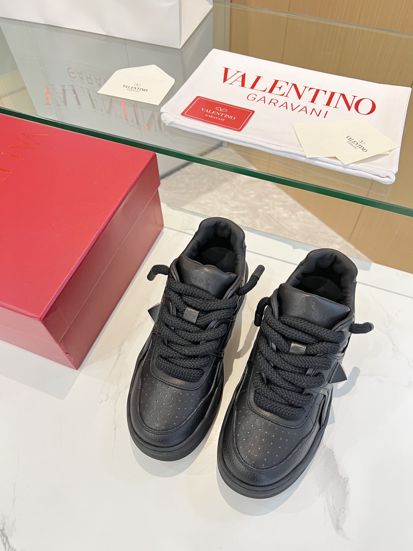 Valentino Shoes Sneakers Rivets Unisex Calfskin Cowhide Sheepskin Sweatpants