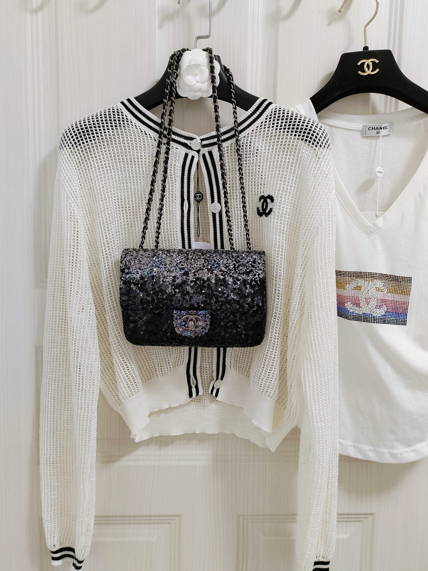 Chanel 23s Super Beautiful Gradient Sequins CF Starry Sky Black Sequins This pearlescent sequins are like midnight stars! Presenting a high-end a