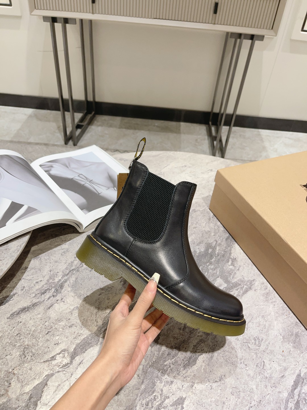 Review: Dr. Martens Martin Boots – Quality Craftsmanship and Classic Style