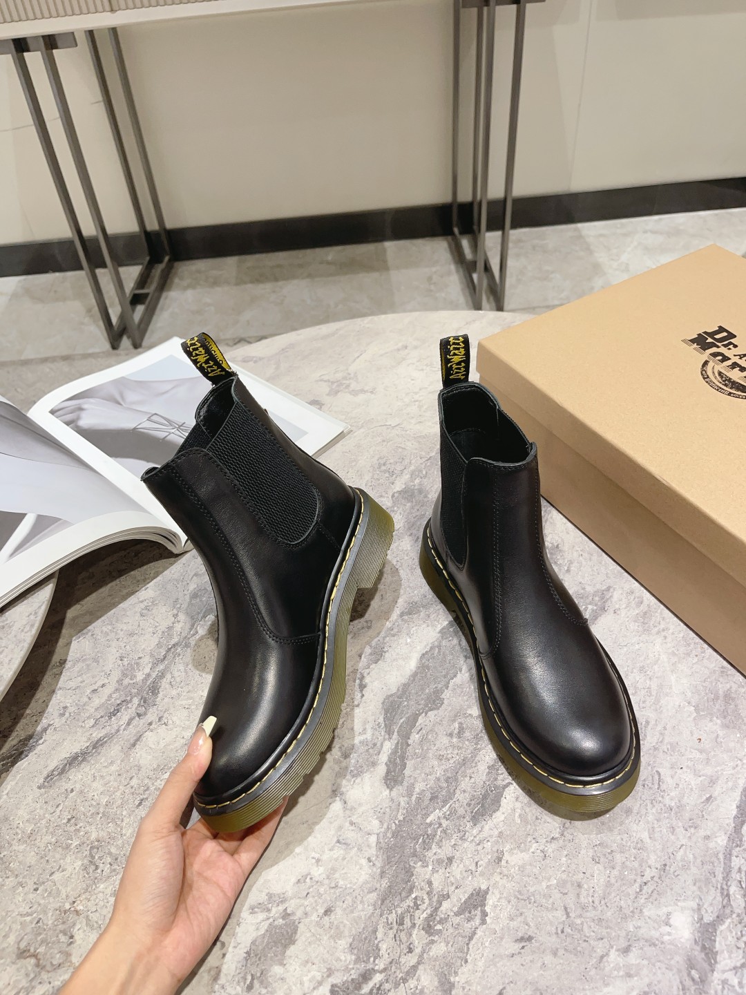 Review: Dr. Martens Martin Boots – Quality Craftsmanship and Classic Style - 图片 2
