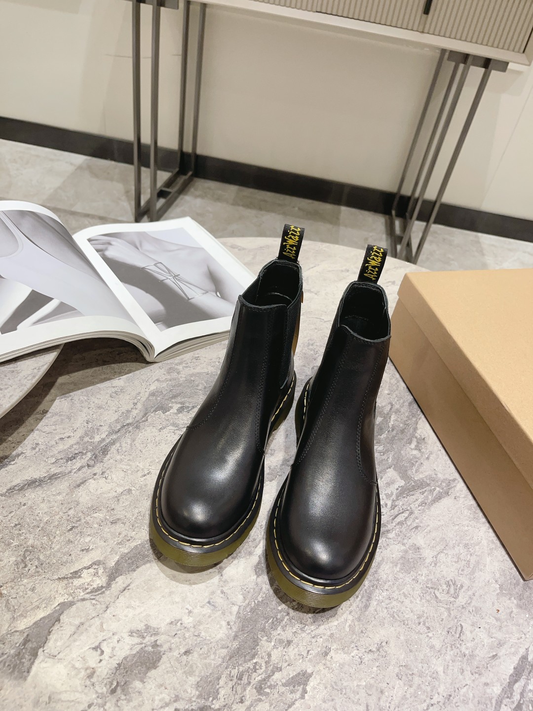 Review: Dr. Martens Martin Boots – Quality Craftsmanship and Classic Style - 图片 3