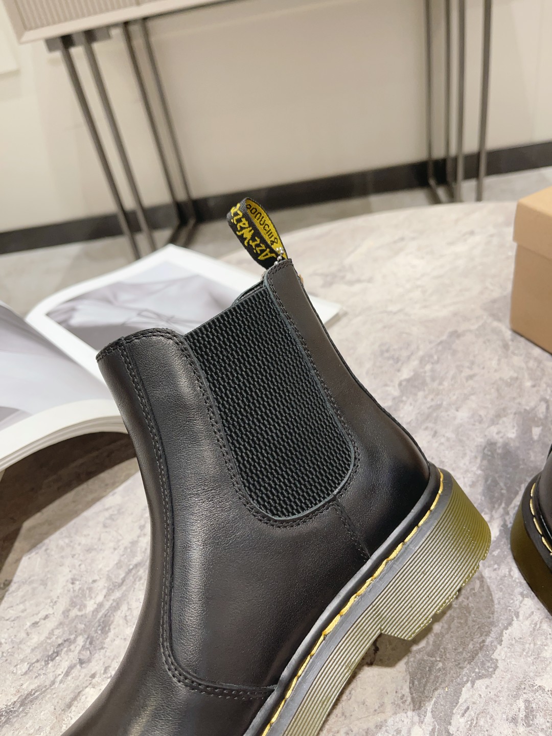 Review: Dr. Martens Martin Boots – Quality Craftsmanship and Classic Style - 图片 7