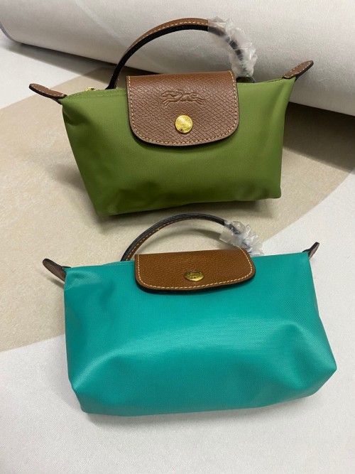 Longchamp Mini Bolso Dumpling: Elegante, Compacto y Versátil 1 Longchamp Mini Bolso Dumpling: Elegante, Compacto y Versátil