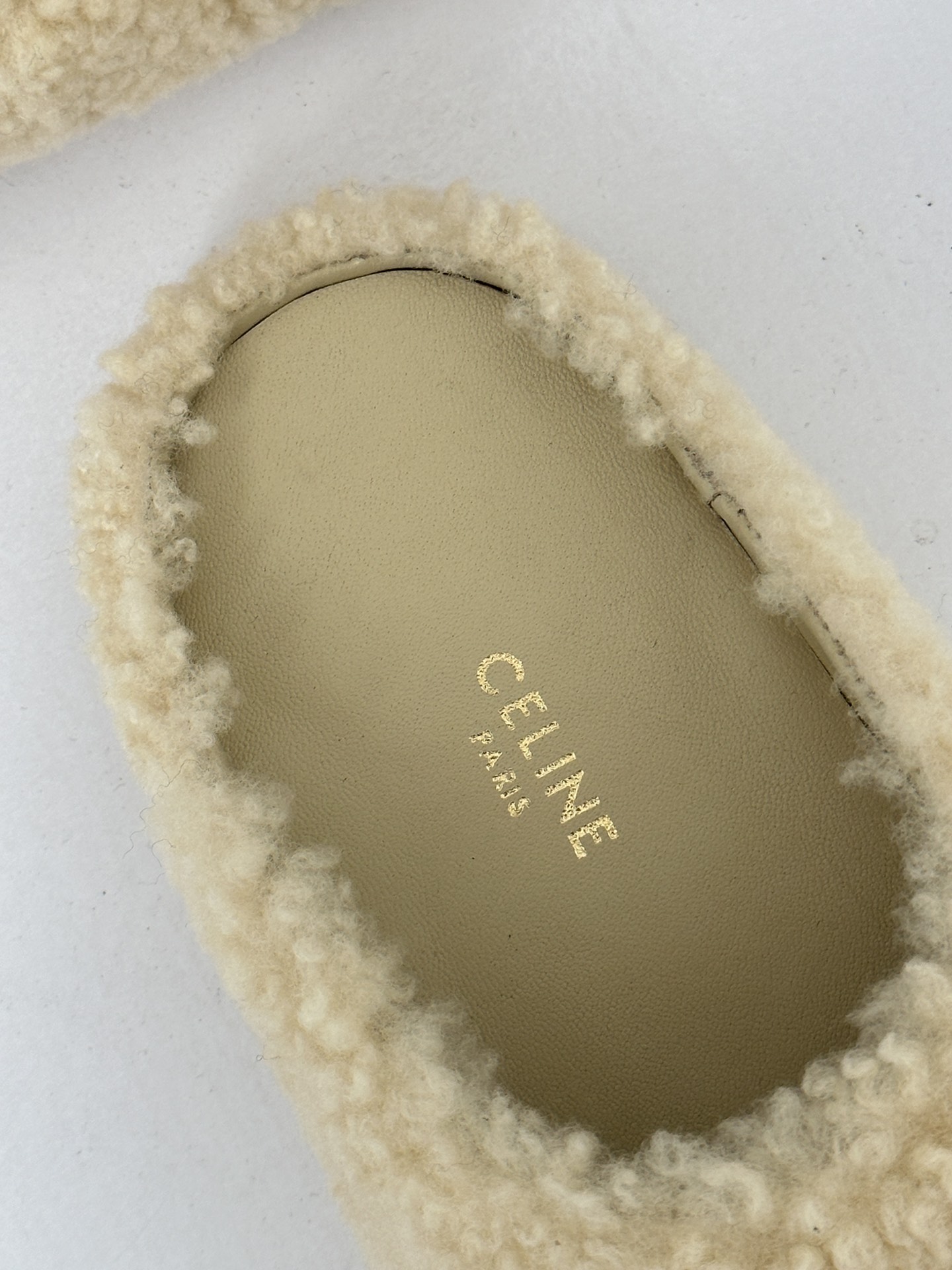 CELINE/塞琳23s秋冬新品一脚