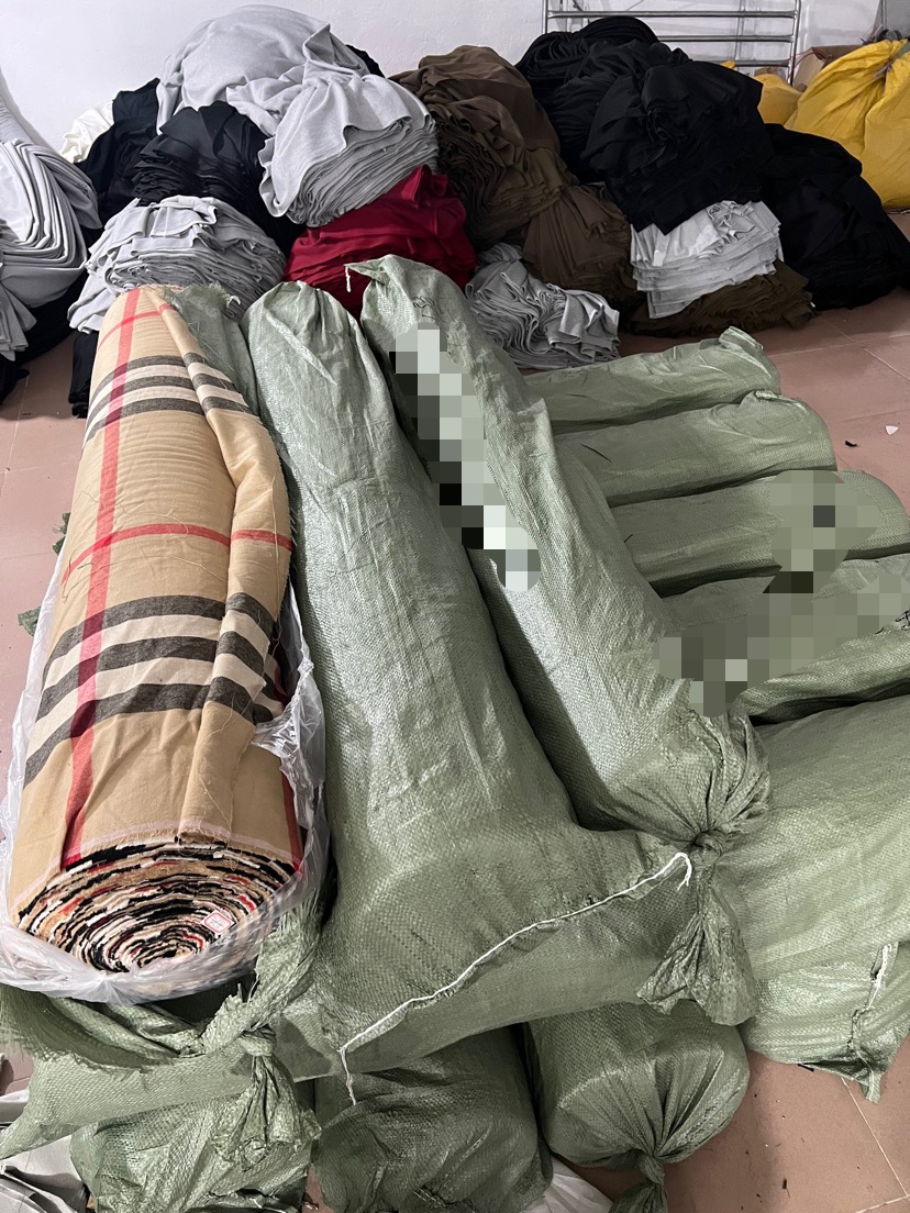 📎认准自主做货高品质档口 区别外面各种炒货 通货版本 大厂做工 全线对版对标 货稳 效率嘎嘎高
-欢迎二批 打包 外发 网红 直播客户来聊🉐
本店多工厂合作 效率发🈵 支持一件高效率代发
感谢各位老总的鼎立支持 合作共赢🎬
🉑代发
-再次感谢老板的支持与推货👋