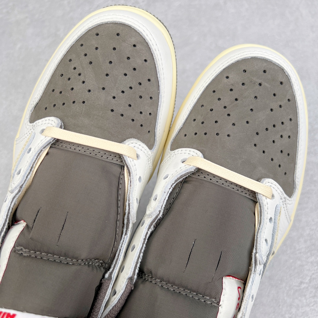 图片[6]-＃LJ渠道版 Travis Scott x Air Jordan AJ1 Low OG SP TS联名白棕倒钩低帮 DM7866-162 原盒原配 原厂拉帮工艺 针距密度一致 全新升级网板中底 原楦原纸板开发 后跟弧度收口自然不对折 极致一眼正品既视感 原厂皮料 进口玻璃冲刀皮料裁剪零毛边 承诺百分百一致原鞋 全鞋电脑针车工艺 鞋面清洁度最高QC检验标准 控制溢胶 原厂电绣工艺 鞋标鞋盒、防尘纸 均采购来自原厂 尺码：36 36.5 37.5 38 38.5 39 40 40.5 41 42 42.5 43 44 44.5 45 46 47.5-选品中心